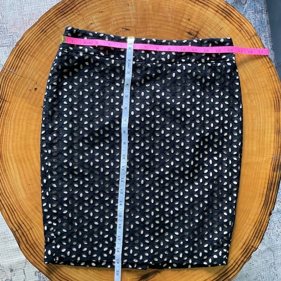 Ann Taylor LOFT Skirt Black Pencil Eyelet 4 Petite - Picture 3 of 6